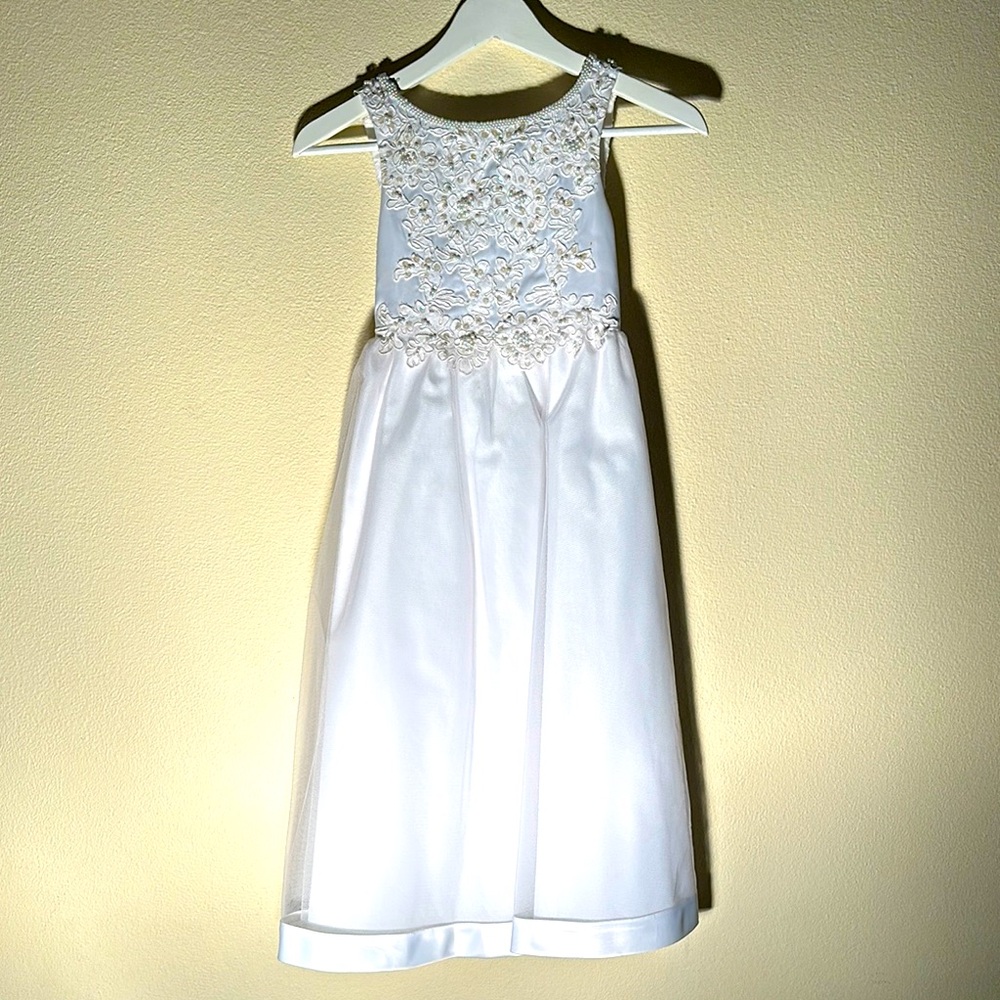 Darling beaded Flower girl dress. Size 5.